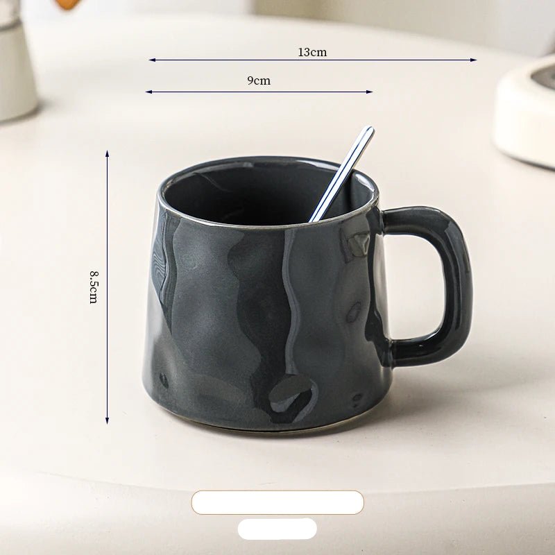 Black mug with a spoon inside, shown with dimensions on a light background