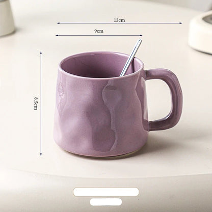 Purple mug with a spoon inside, shown with dimensions on a light background